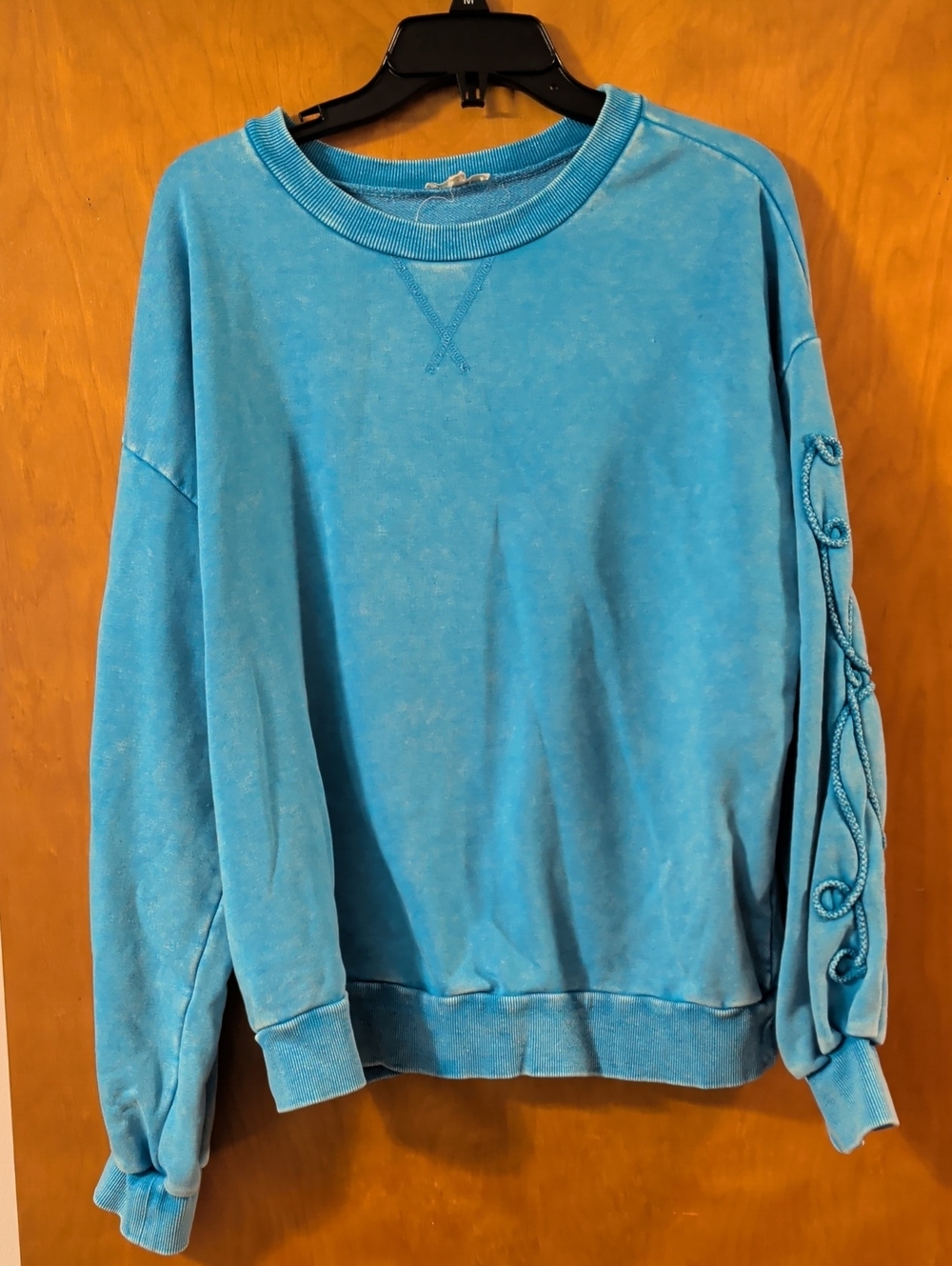 Easel Los Angeles Blue Crewneck Sweatshirt with Decorative Sleeve Detail